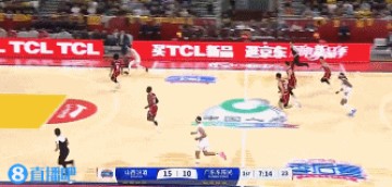 谈球吧官网登录入口帽子戏法!胡明轩连中3记三分 帮助广东占据场上主动
