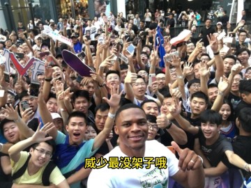 谈球吧官网登录入口杨毅:采访的NBA球星威少最没架子 特别客气 搂着我跟我称兄道弟