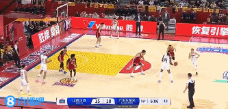 谈球吧官网登录入口帽子戏法！胡明轩连中3记三分 帮助广东占据场上主动