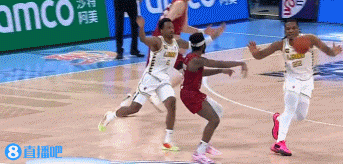 谈球吧(中国)官方网站探囊取物！周琦空切接球 起飞双手轻松将球砸进篮筐😍